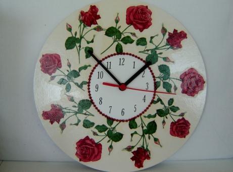 Wanduhr rote Rosen 