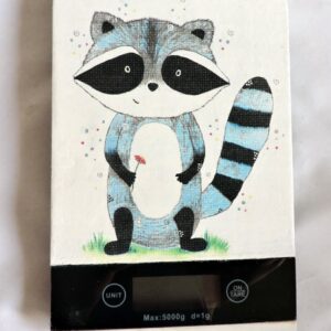 Digitale Küchenwaage 🦝 – Motiv Waschbär von Herzensbilder.at