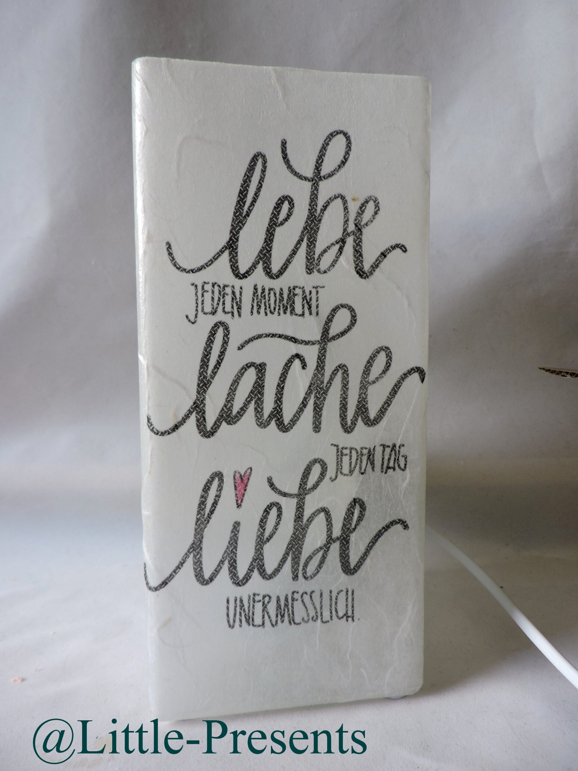 Glaslampe mit Spruch – Lebe, Lache, Liebe