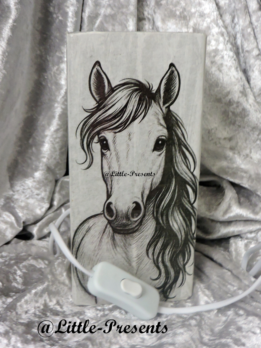 Glaslampe mit Pferde-Motiv – exklusives eigenes Design