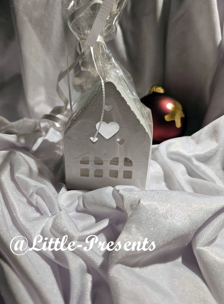 Keramikhäuschen mit Ballonlicht – handgemachte Deko mit Herz